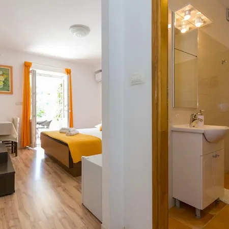 Room Nika Vendégház 4*
